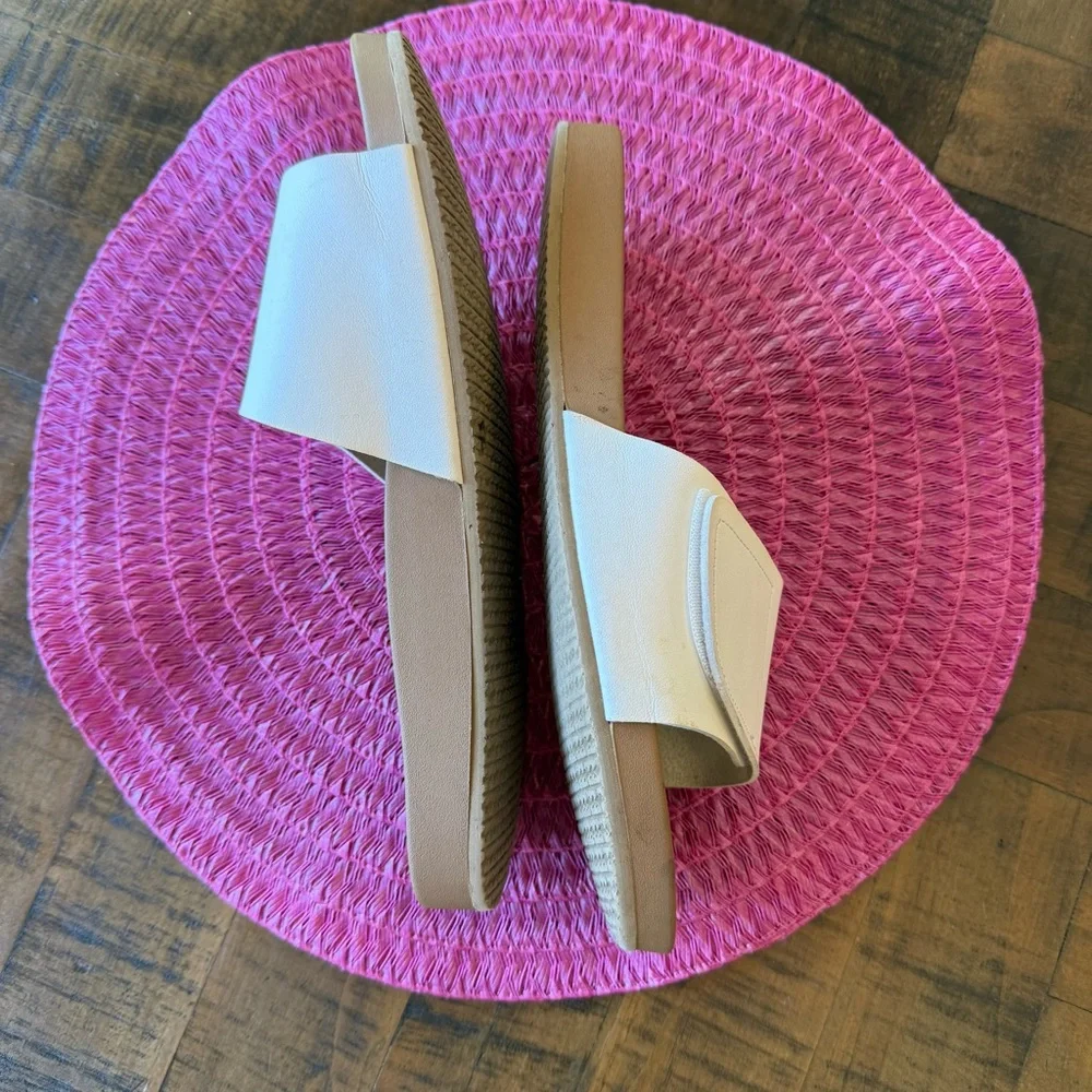 Billabong Women's White Slide Sandals with Tan Footbed - Size 10